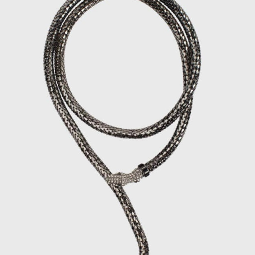 Elegant Silver and Black Necklace - Isla Anne Fontaine Necklace